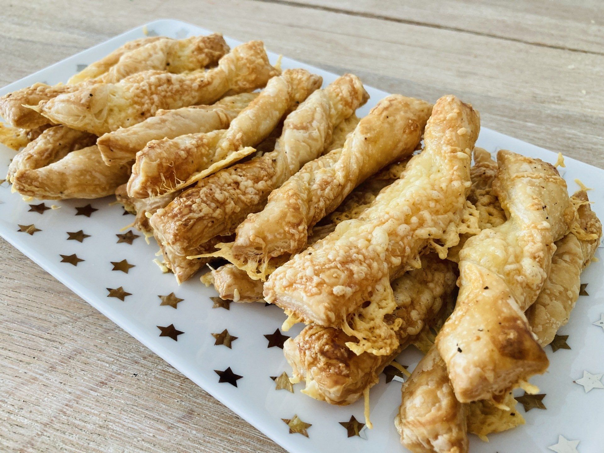Recept; Snelle en heerlijke kaasstengels