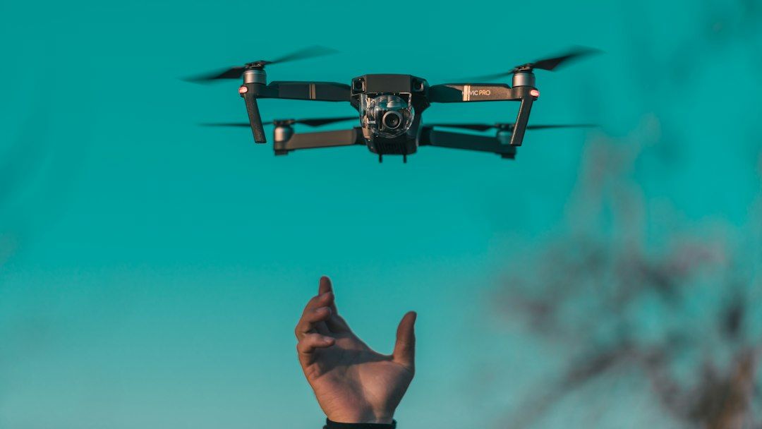 Wanneer voegt een drone op vakantie echt iets toe aan je beelden