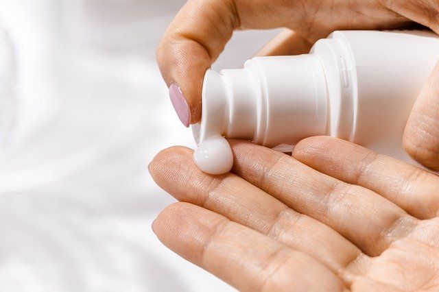 smeren tegen een droge huid