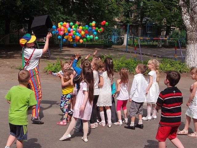 Hoeveel geld geef je op een kinderfeestje? (Hoeveel mag het cadeautje kosten?)