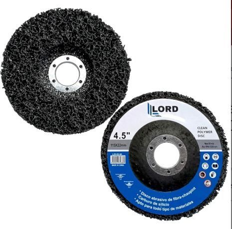 Dos discos abrasivos de limpieza/pulido de color negro; uno parcialmente oculto y otro que muestra el embalaje.