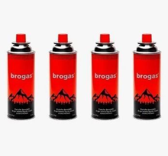 Cuatro bidones de combustible Brogas de color rojo y negro sobre un fondo blanco.