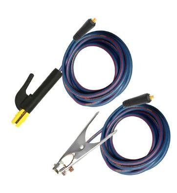 Cables de soldadura con pinza y portaelectrodos, hilos aislados de color azul y rojo.