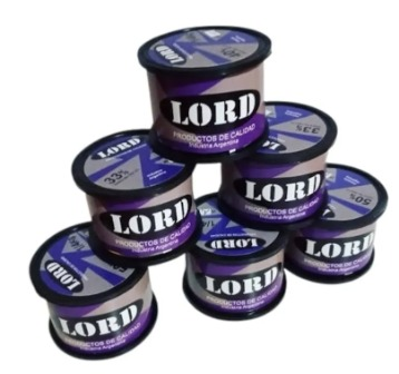 Siete carretes de sedal marca Lord, apilados. Tienen etiquetas moradas y plateadas.