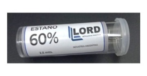 Siete carretes de sedal marca Lord, apilados. Tienen etiquetas moradas y plateadas.