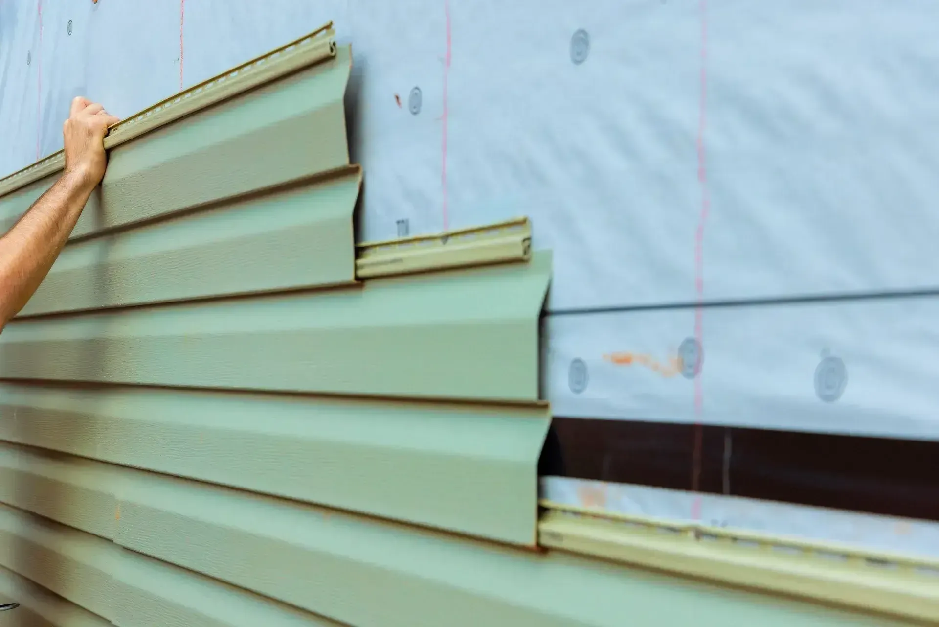 How to Choose the Right Metal Siding Contractor