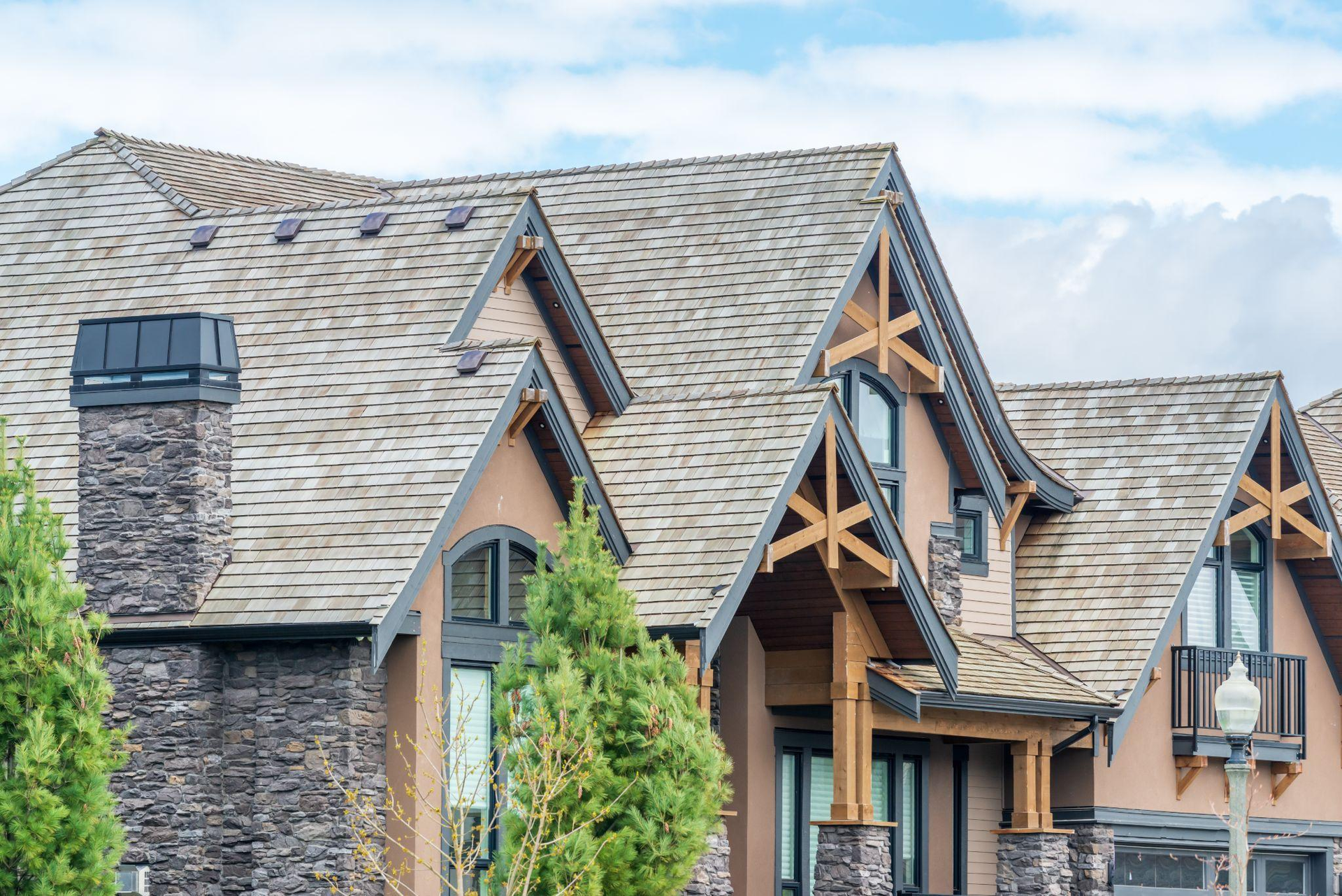 What Sets a Great Residential Roofing Contractor Apart?
