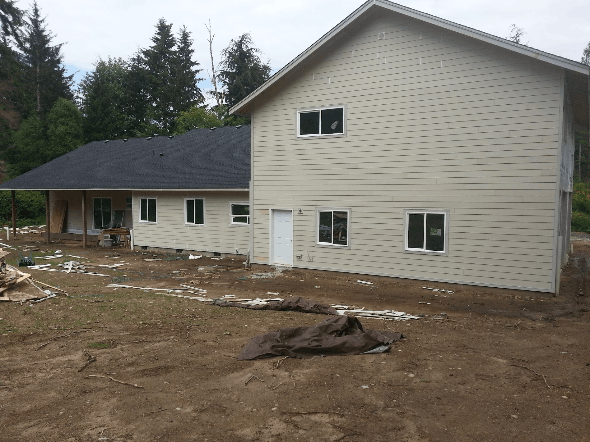 New roof installation on home under construction