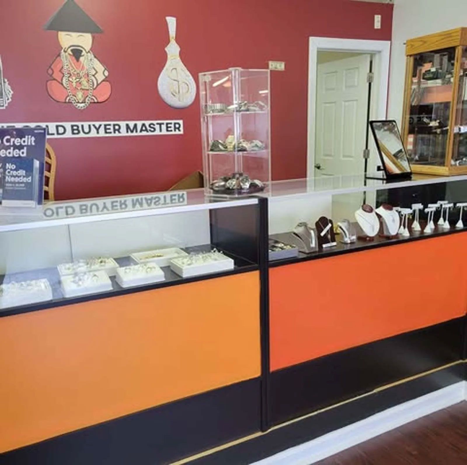 A jewelry store with a sign that says old buyer master