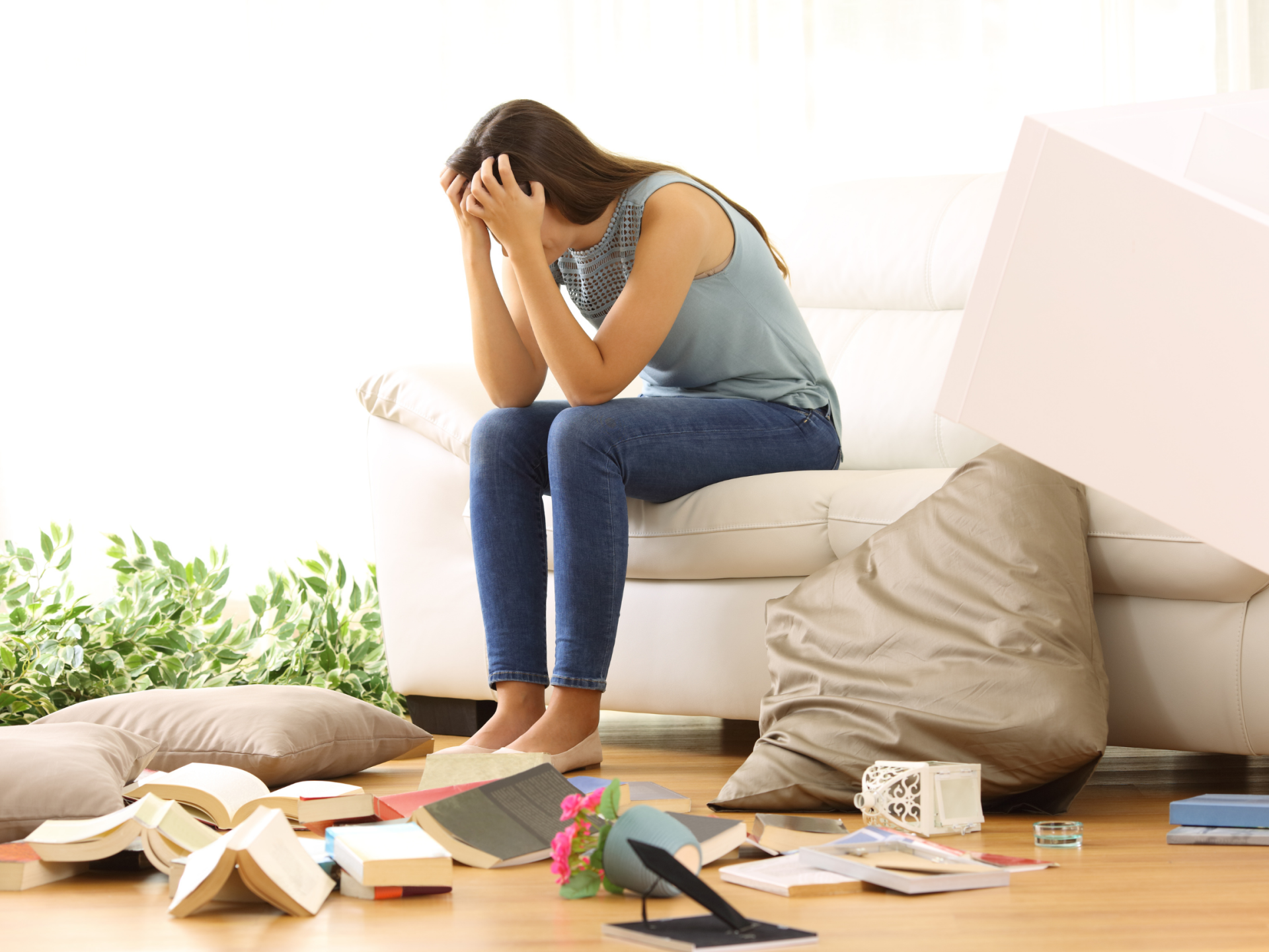 woman wondering how to declutter and organize my home?