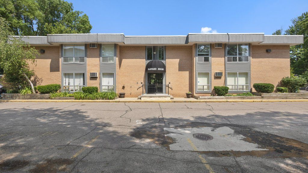 Harvard House Apartments - Image 2