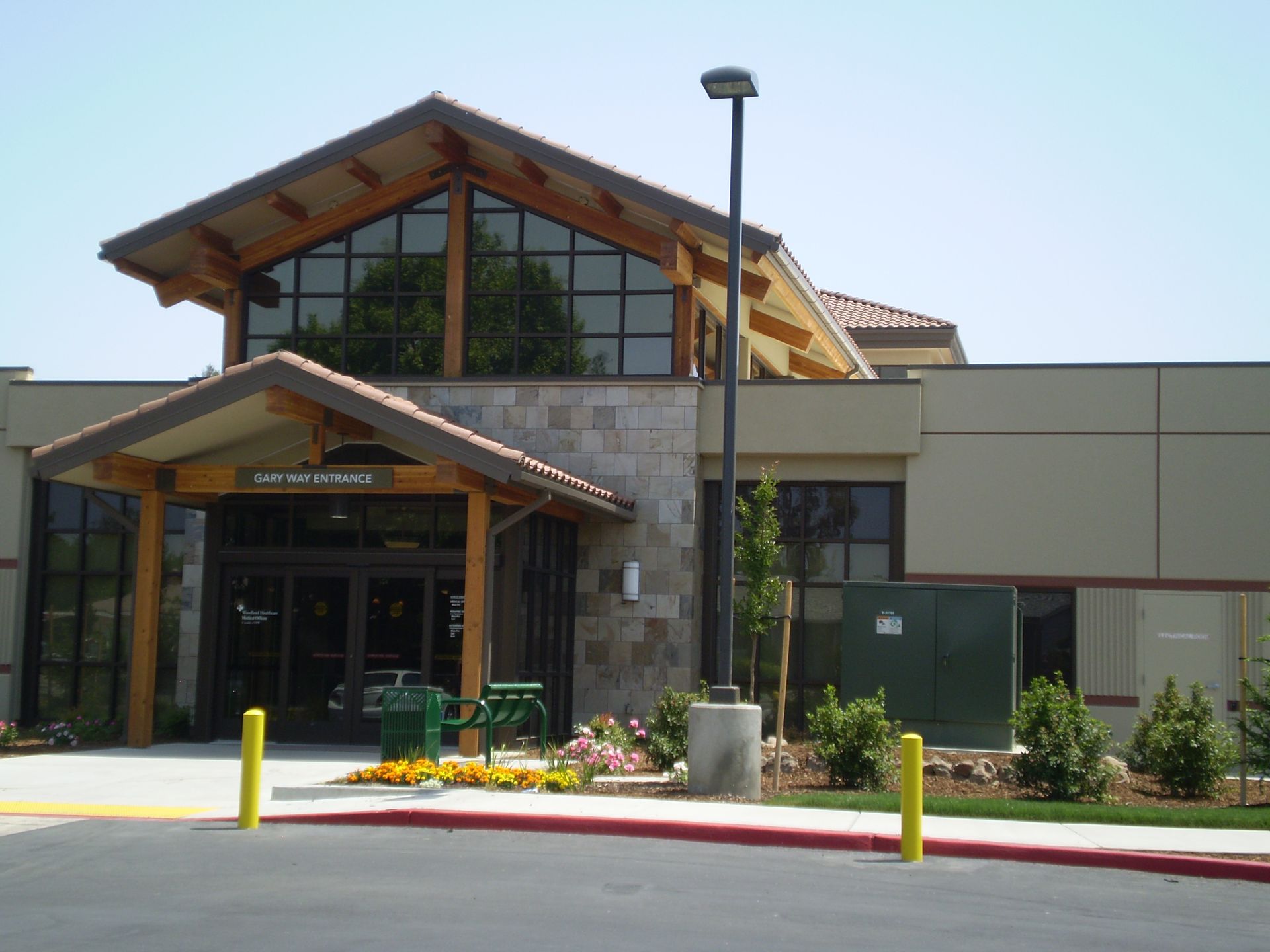 a large building with a lot of windows and a sign that says ' visitor center ' on it