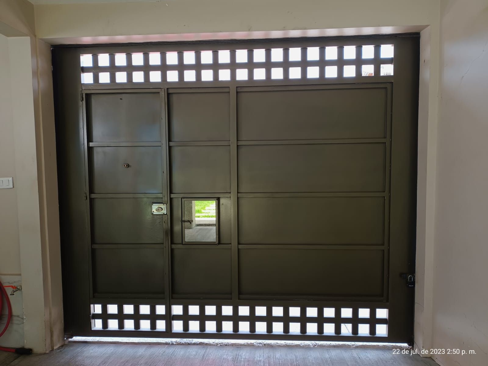 PORTONES Y PUERTAS AUTOMÁTICAS BIT