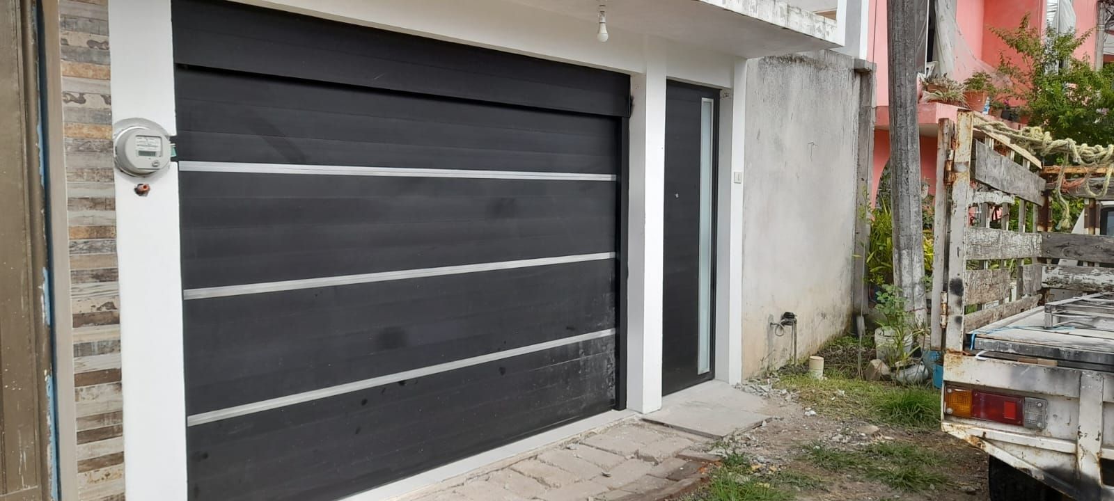 PORTONES Y PUERTAS AUTOMÁTICAS BIT
