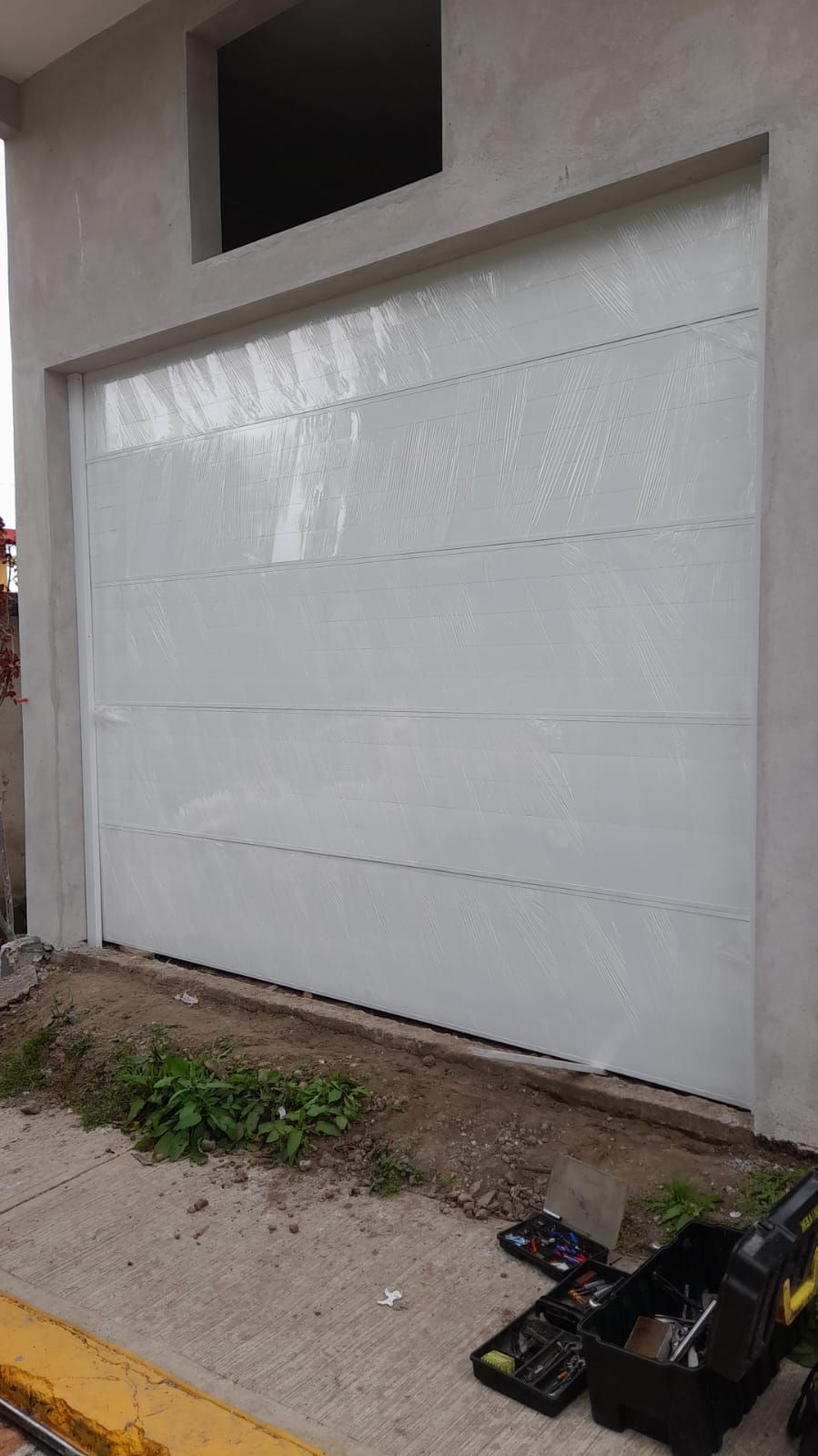 PORTONES Y PUERTAS AUTOMÁTICAS BIT