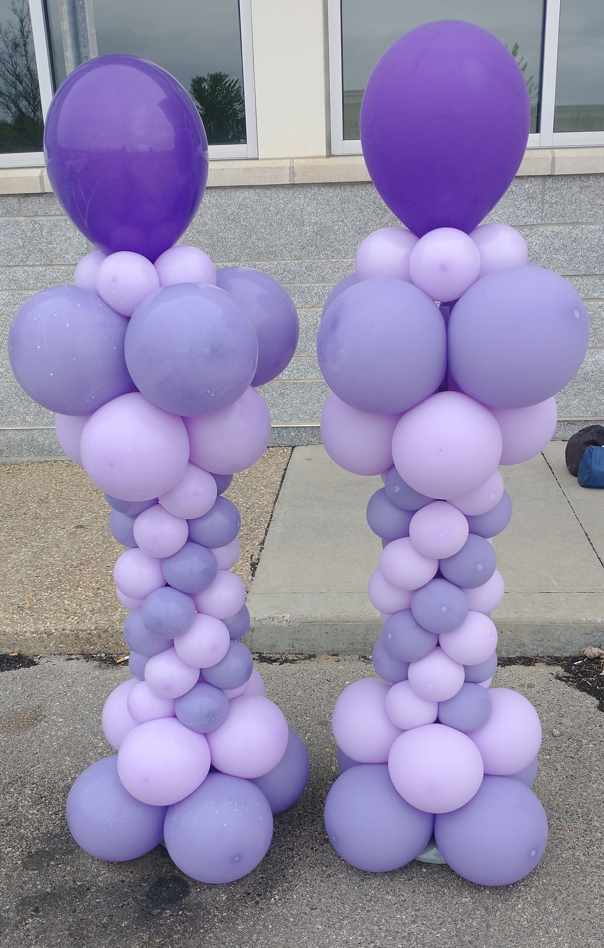 Two columns made of purple and pink balloons