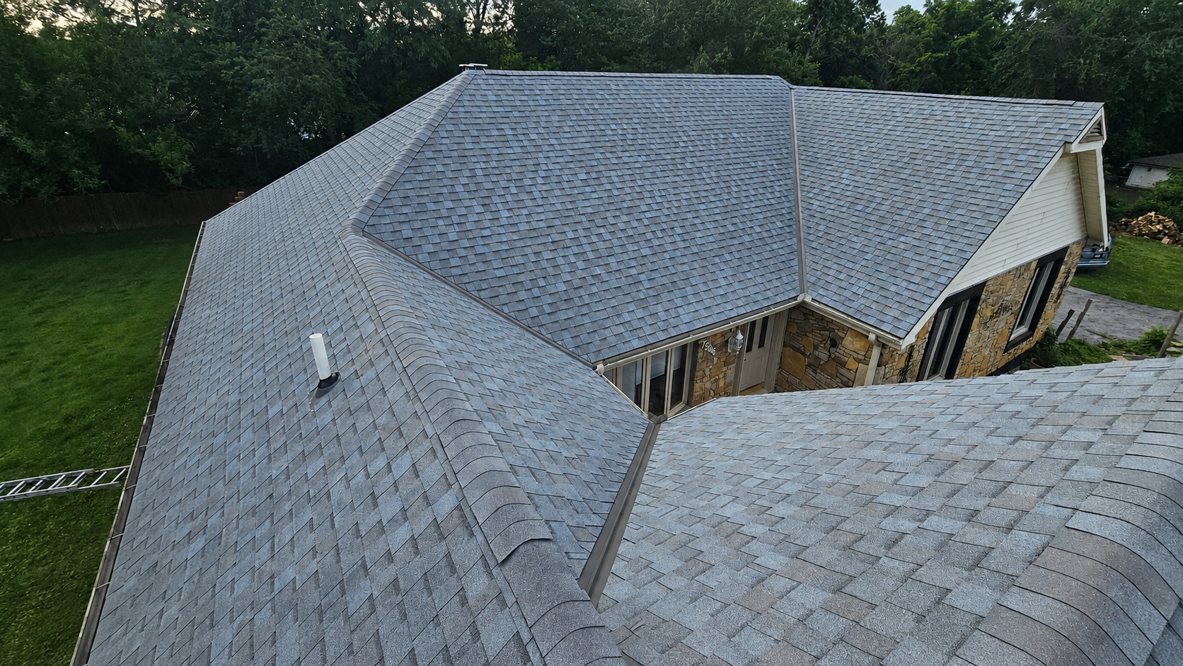 Overhead view of a house with a gray shingle roof and central open courtyard