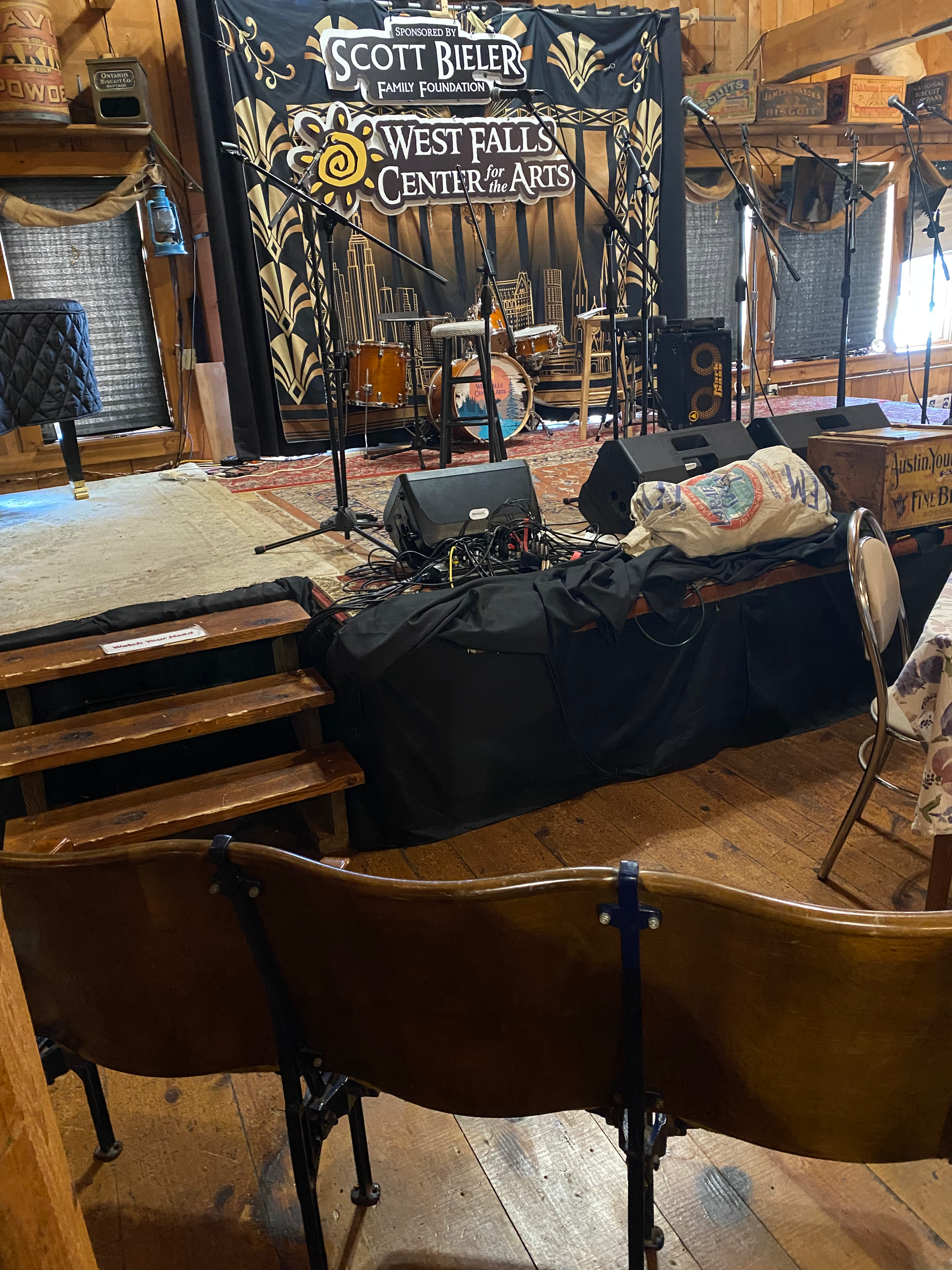 Stage setup: banner 