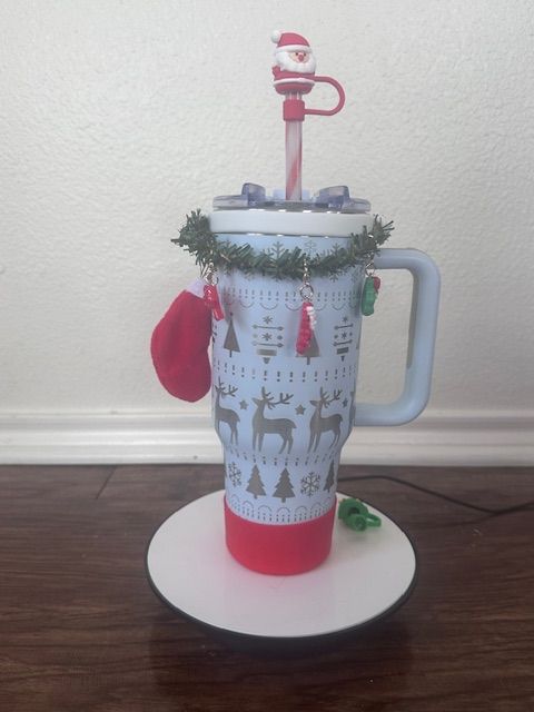 40 oz white Christmas themed Tumbler - Light up