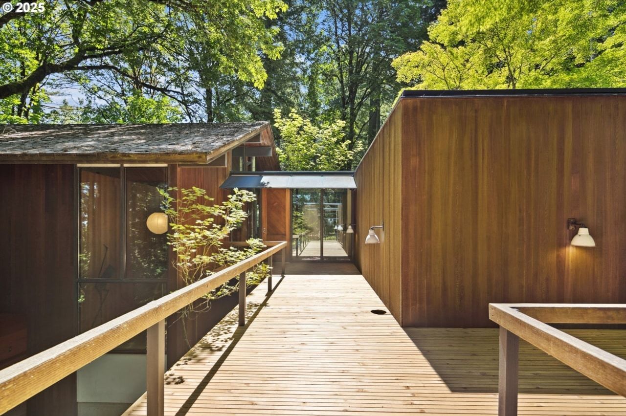 NW Modern House by Saul Zaik