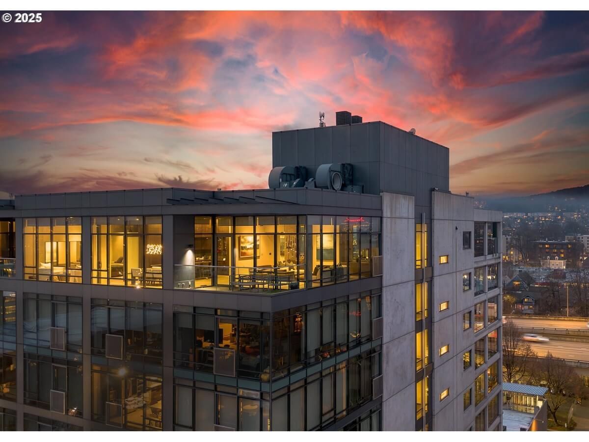 A Pearl District Penthouse Proves Modern Living Can Feel Warm