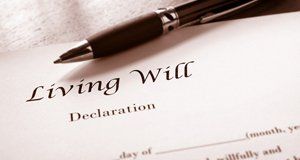 A black pen and a Living Will declaration document