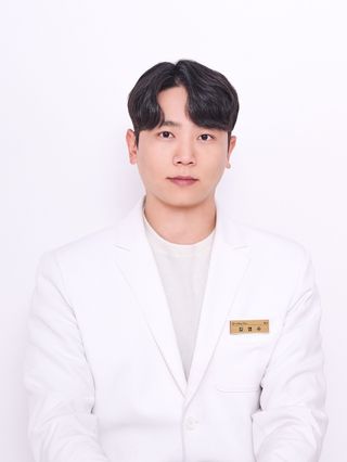 Dr. Kim Young-soo, Representative Director of DayBeau Clinic Myeongdong The Premium