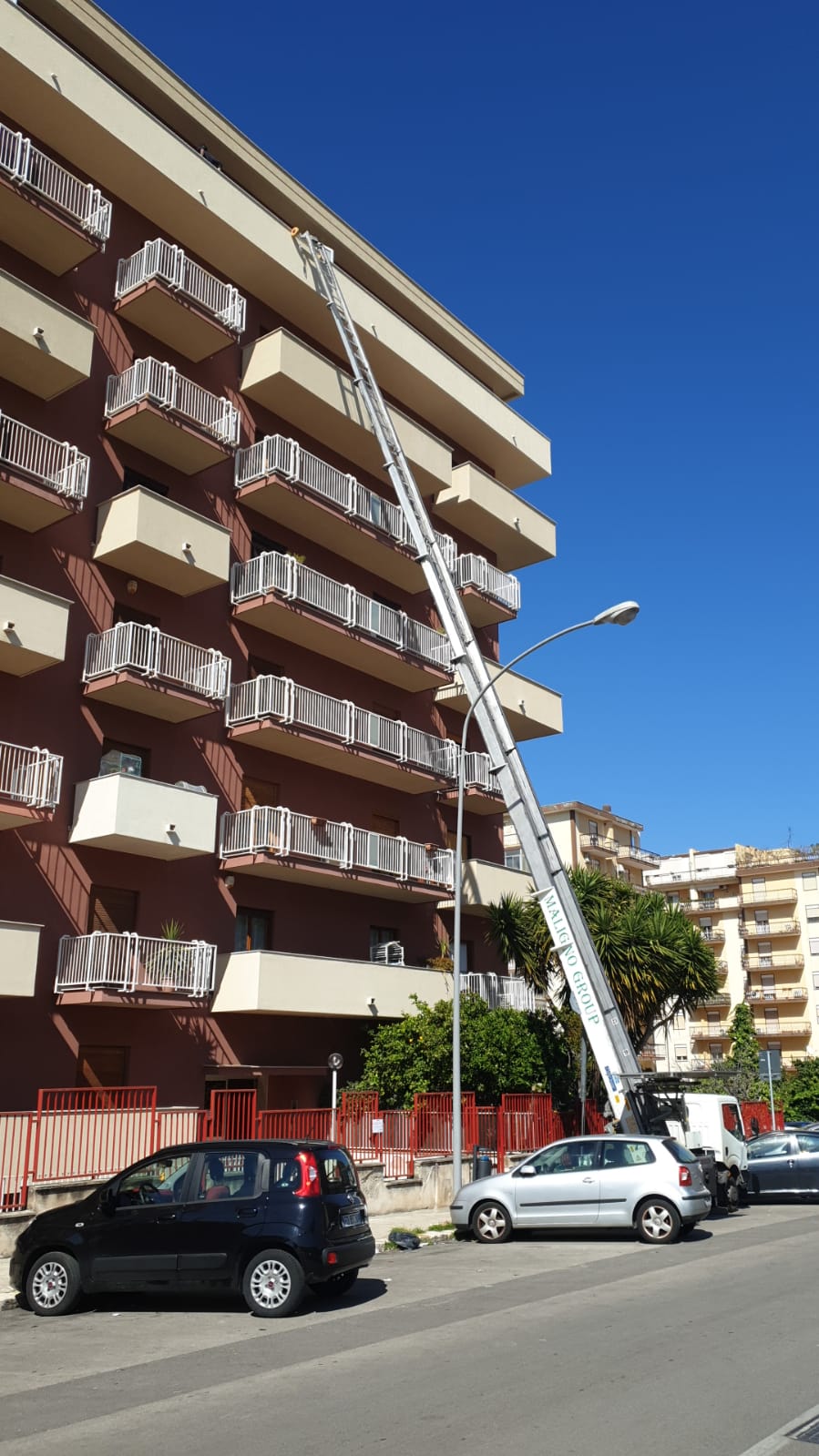 autoscala per sgombero mobili da appartamento