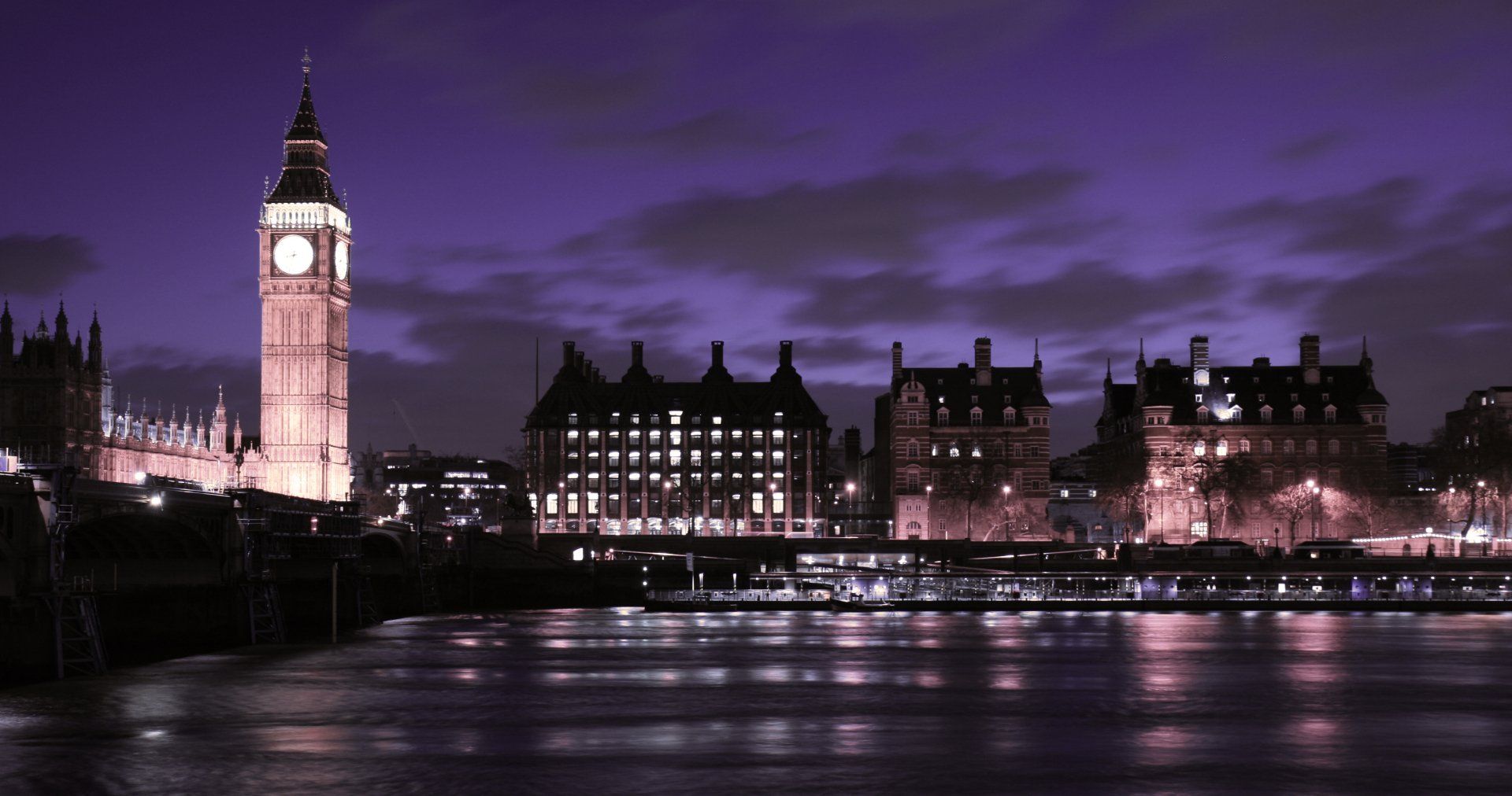 Big Ben light up at night
