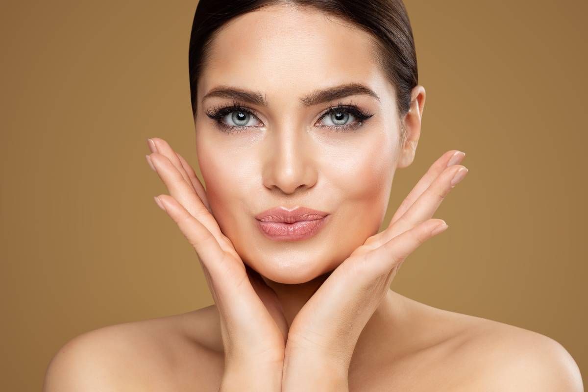 Beauty model showing off full cheeks and lips near Lexington, Kentucky (KY)