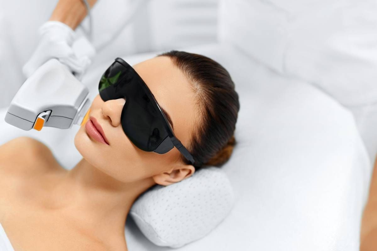 A client receiving laser treatment near Lexington and Richmond, Kentucky (KY)