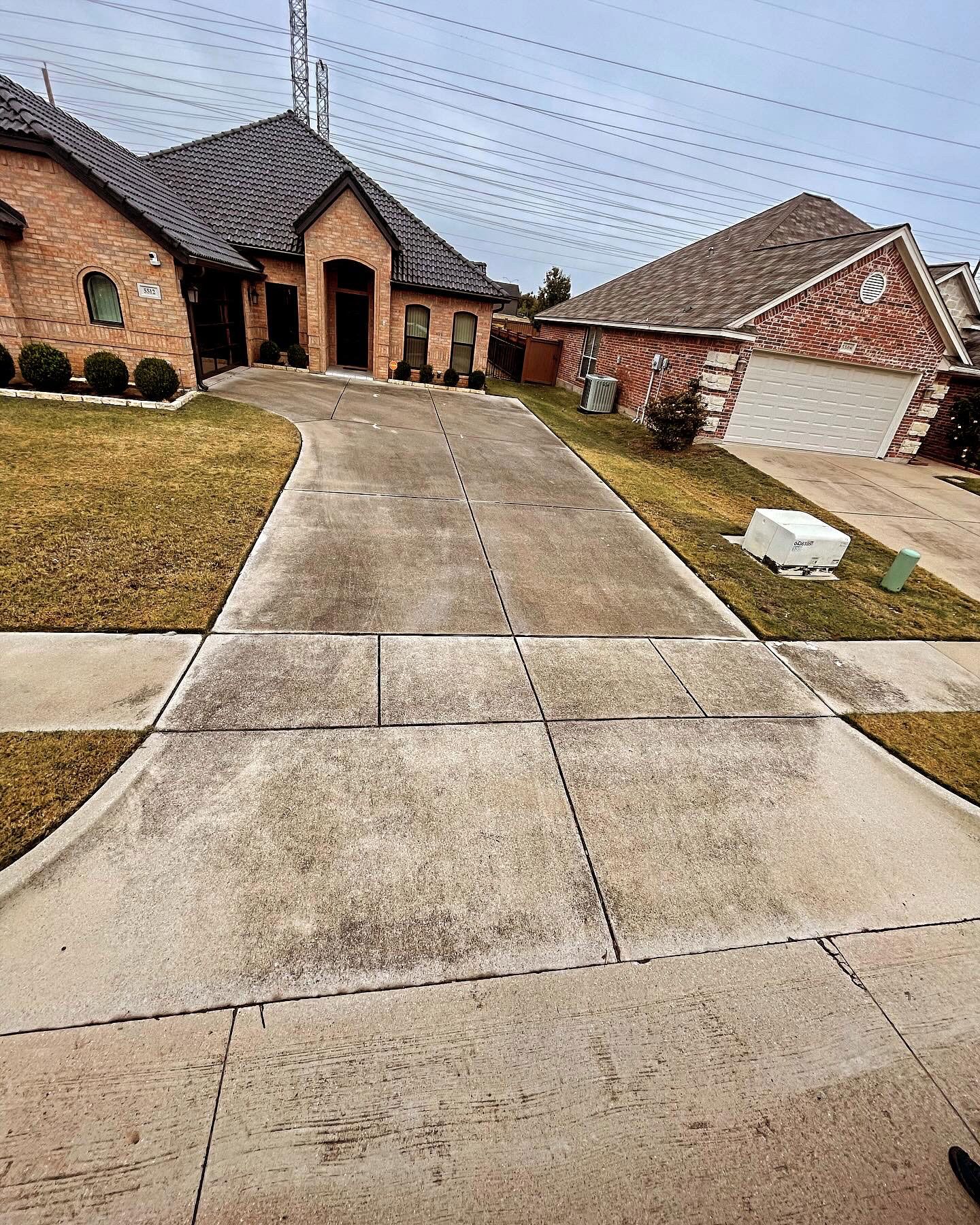 Dirty Residential Driveway – Fort Worth, TX – Dorsal Professional Services