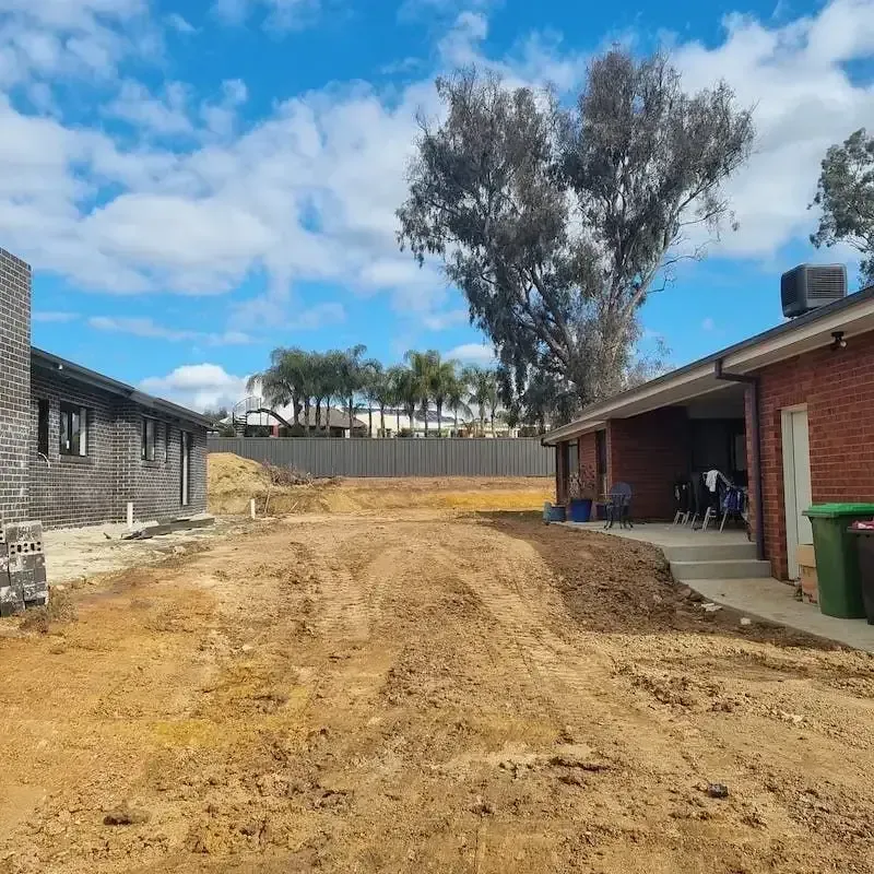 A Dirt Road Leading To A Brick House With A Tree In The Background — Grants Excavations In Osbornes Flat, VIC