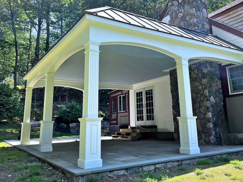 patio with roof and pillars