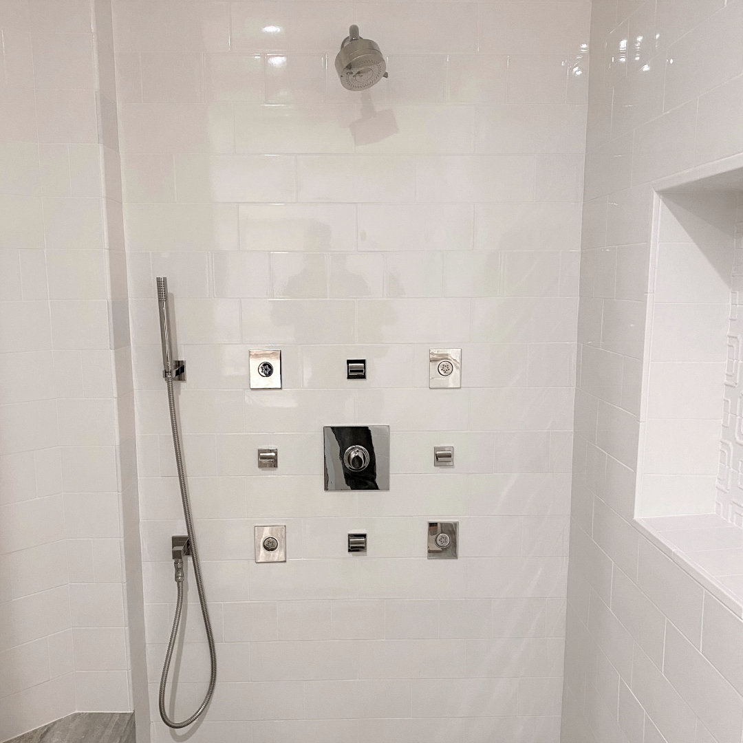 Bathroom shower with water jets