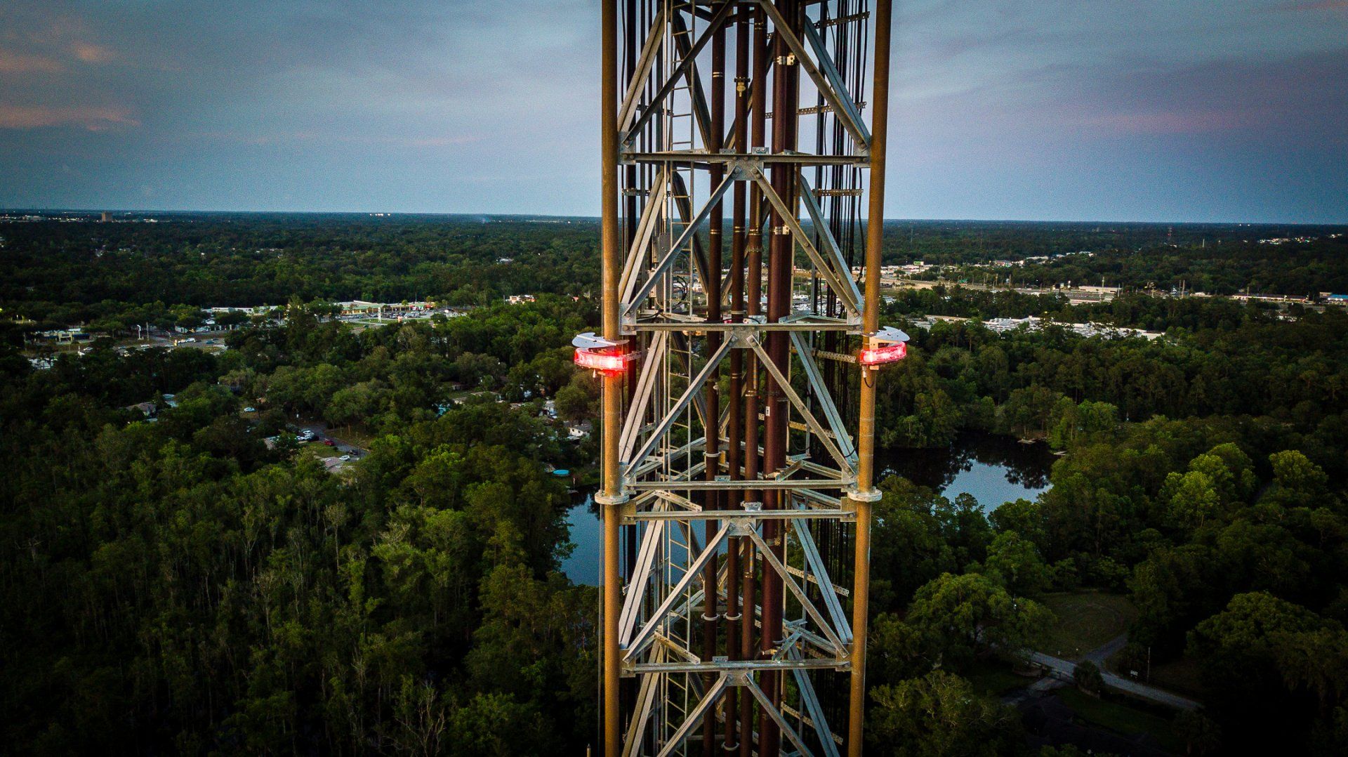 Drake Lighting High Intensity in night mode on a SBA tower in Florida