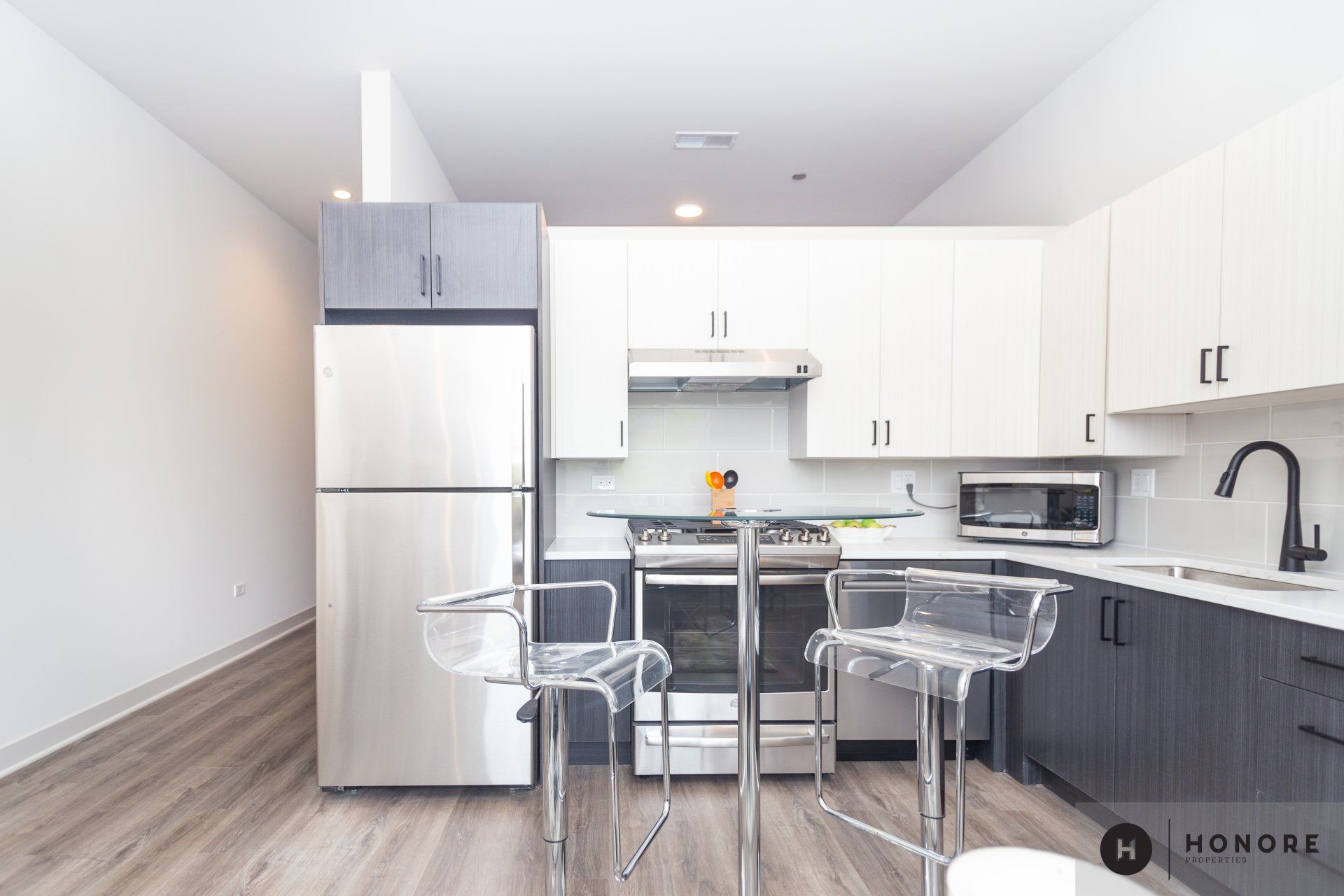 The Ainslie Full Kitchen with Appliances and Table