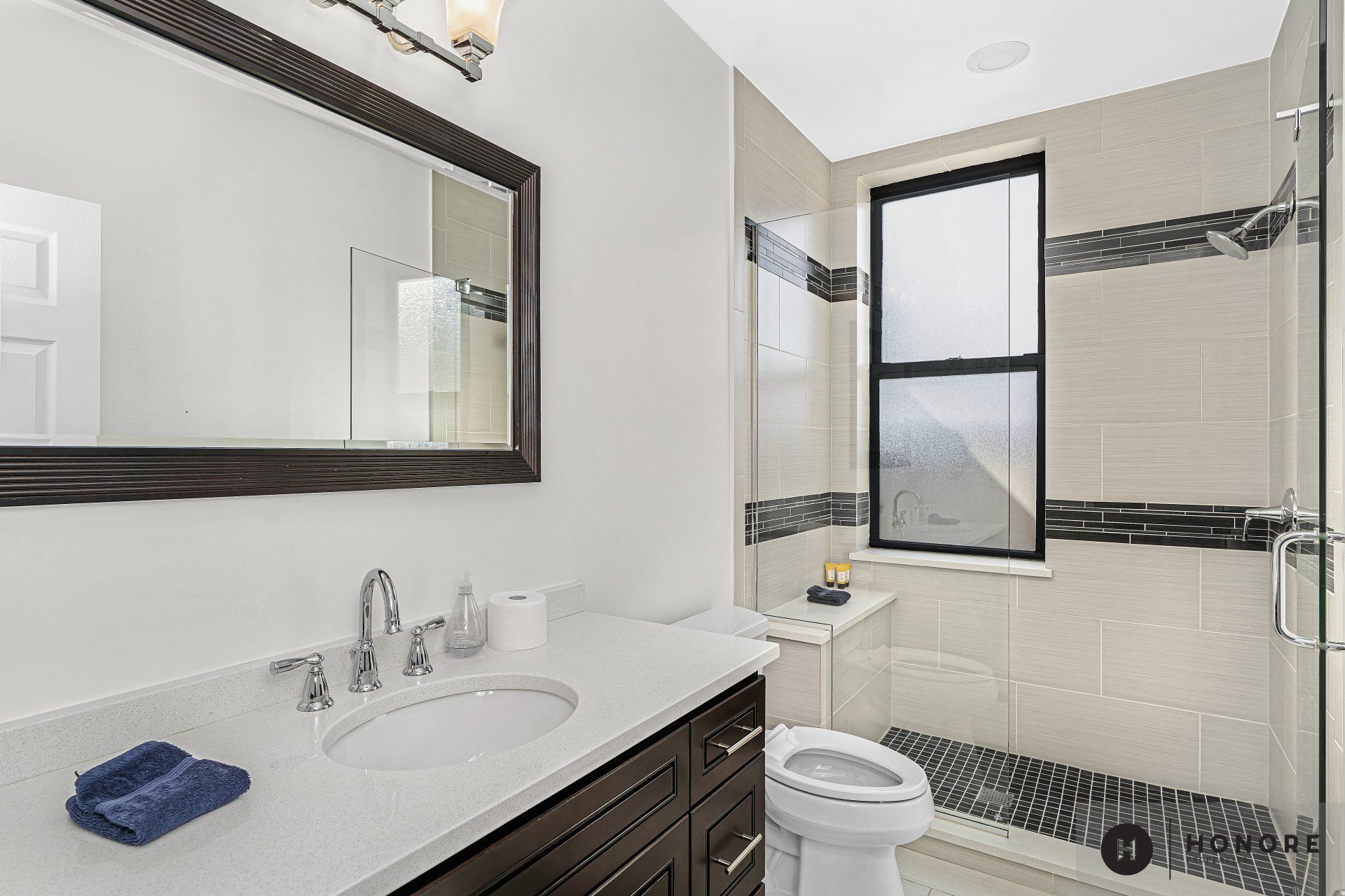 1834 W Wabansia Avenue bathroom