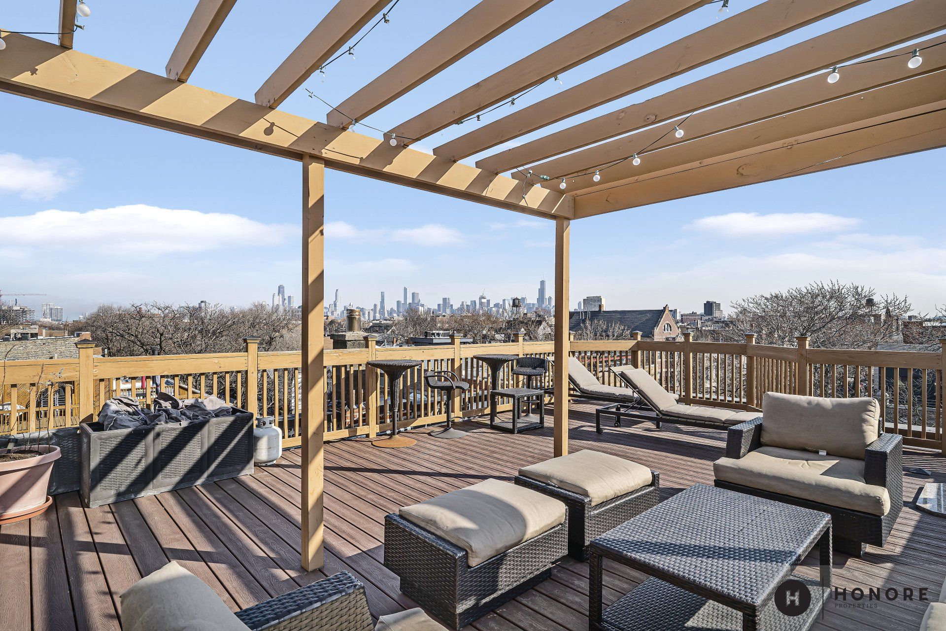 1834 W Wabansia Avenue porch / deck