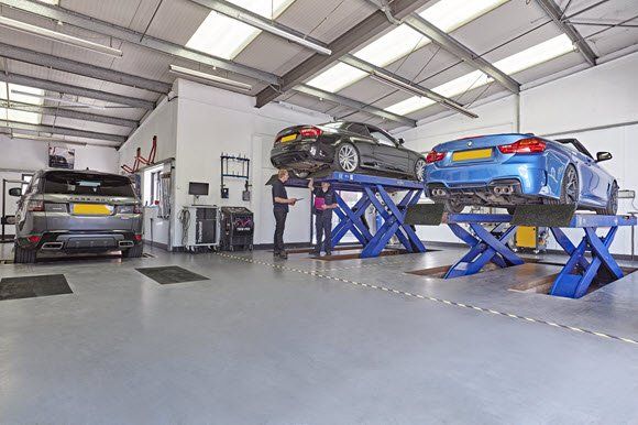 MOT testing at Ravenscroft MOT & Service Centre in Fleet, Hampshire
