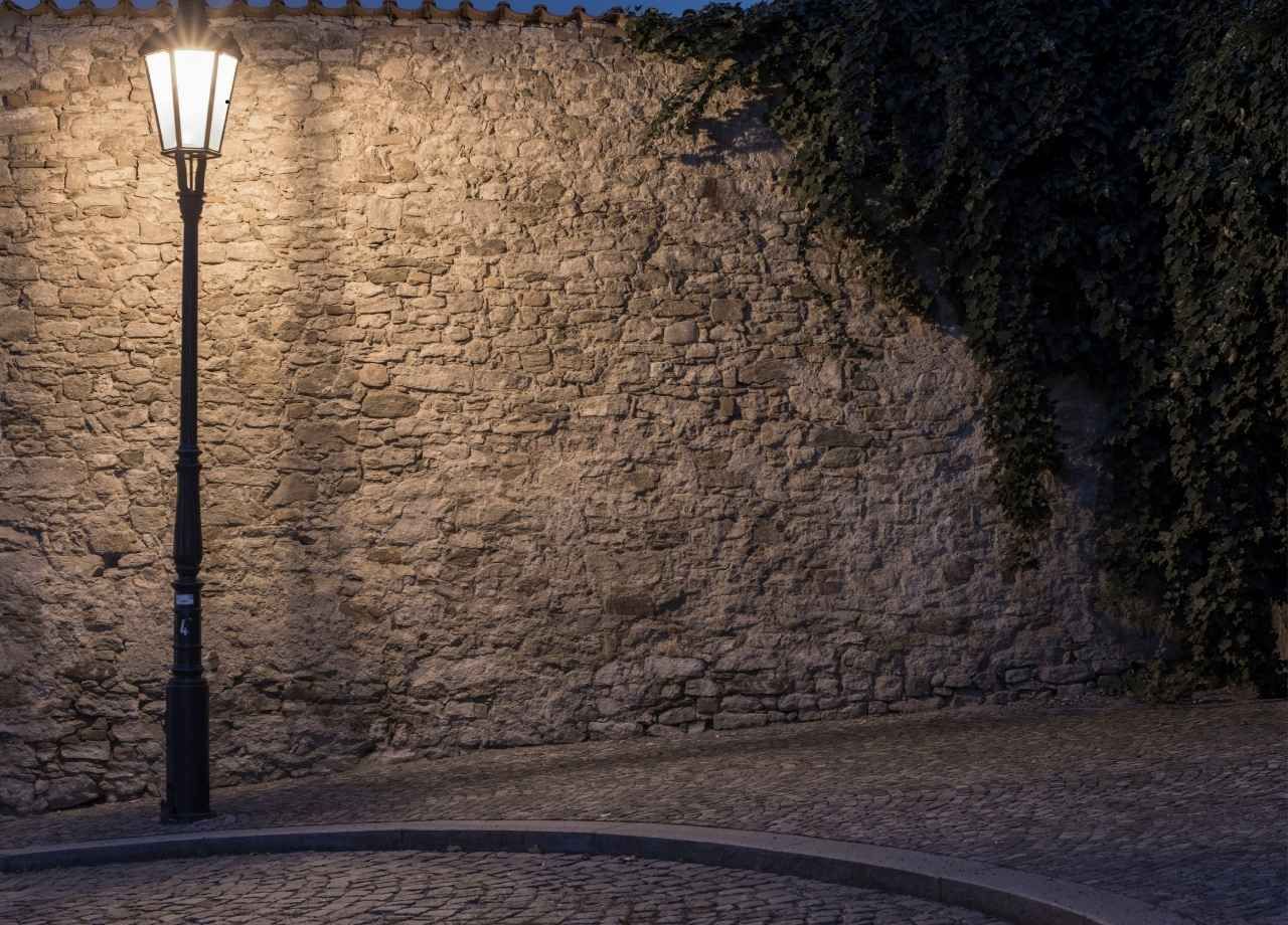 Warm White vs Cool White Outdoor Lighting