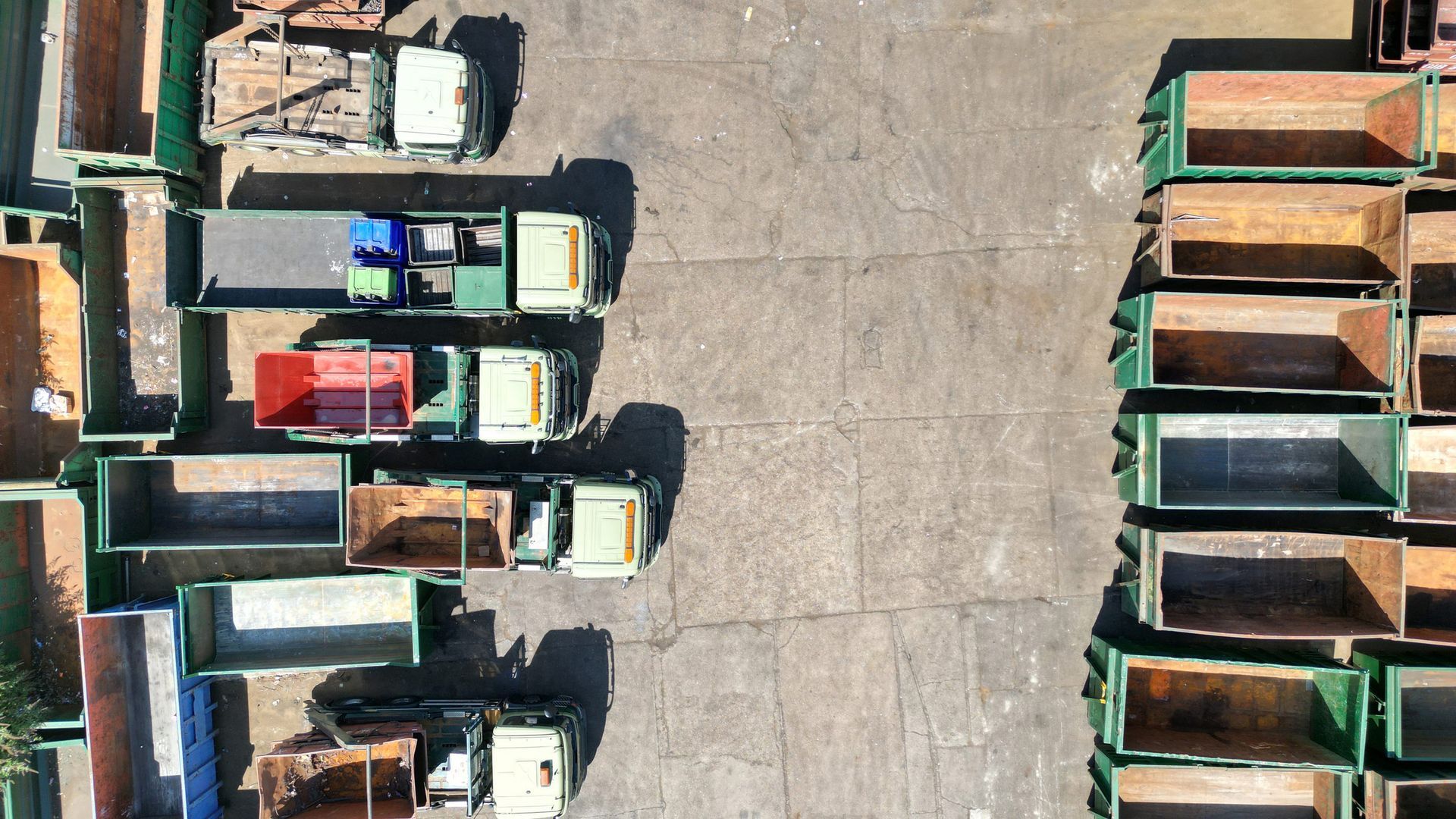 Efficient dumpster rental service for residential and commercial waste management