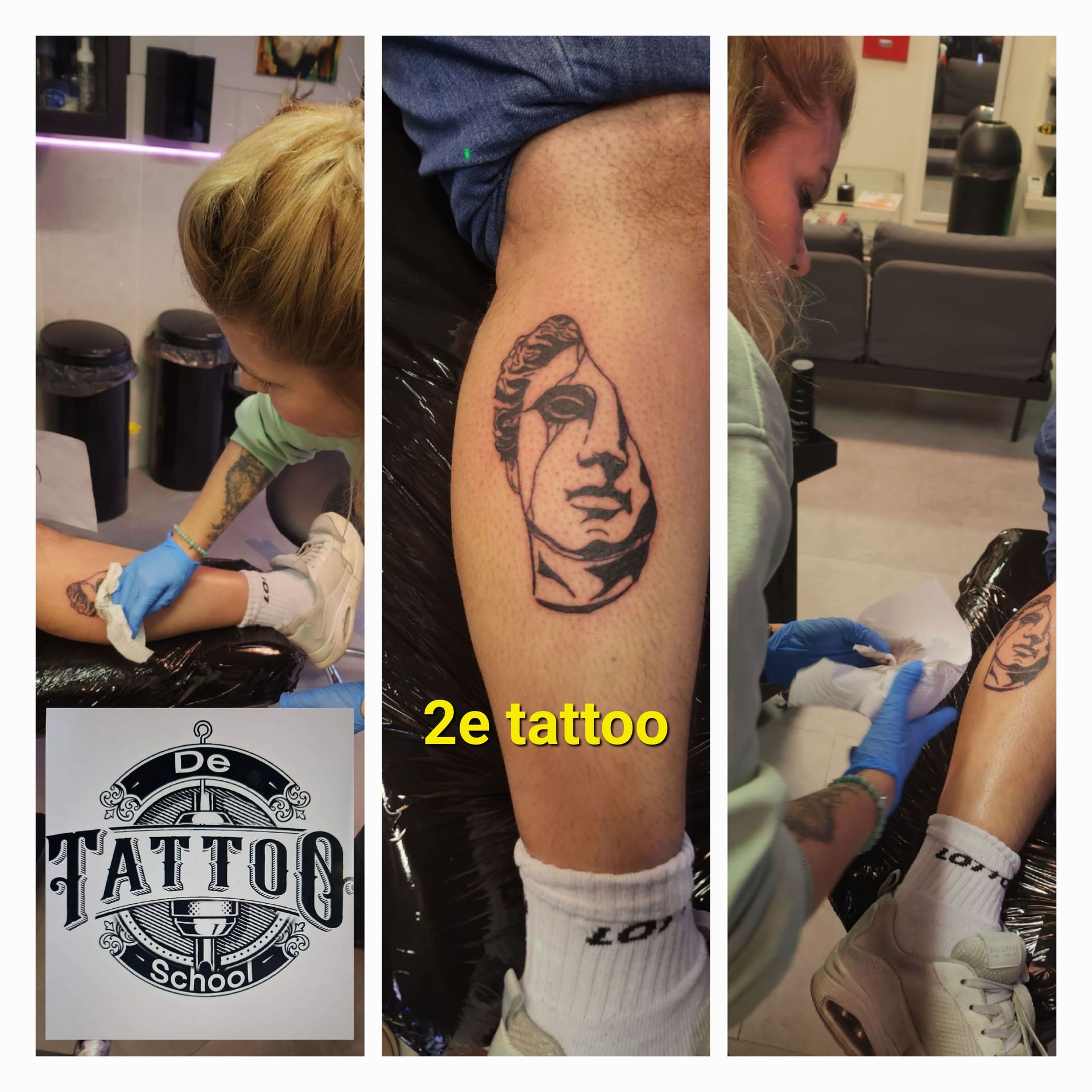 Een tatoeëerder werkt aan het been van een klant, met een klassieke sculptuurtatoeage en het logo van een tatoeëerschool.