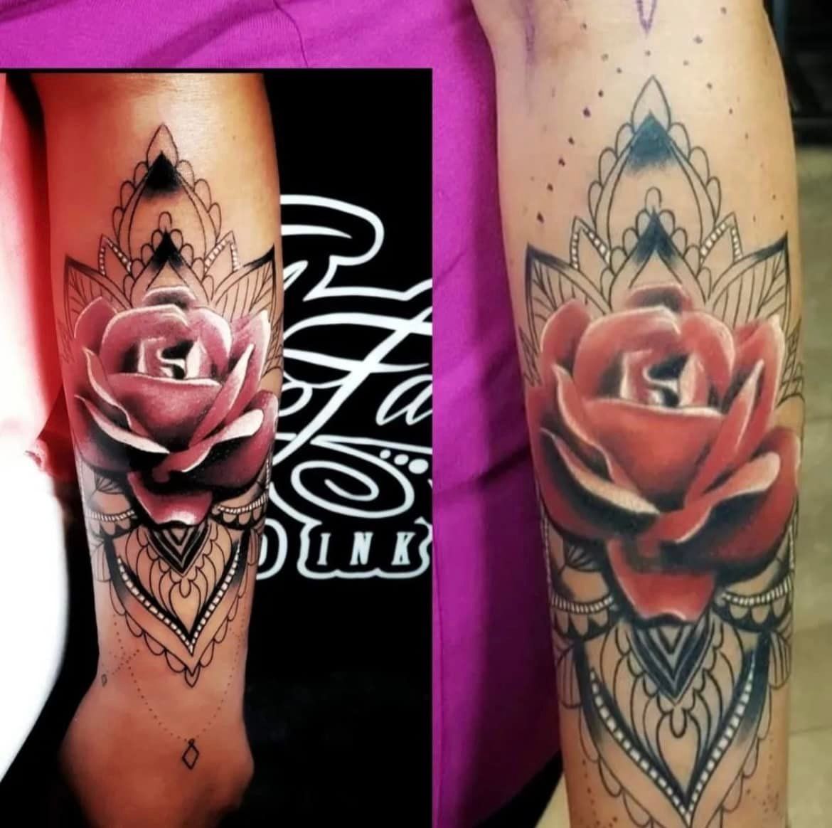 Een tweedelige afbeelding die een close-up toont van een tatoeage van een rode roos, omgeven door ingewikkelde zwarte, decoratieve mandala-lijnen.
