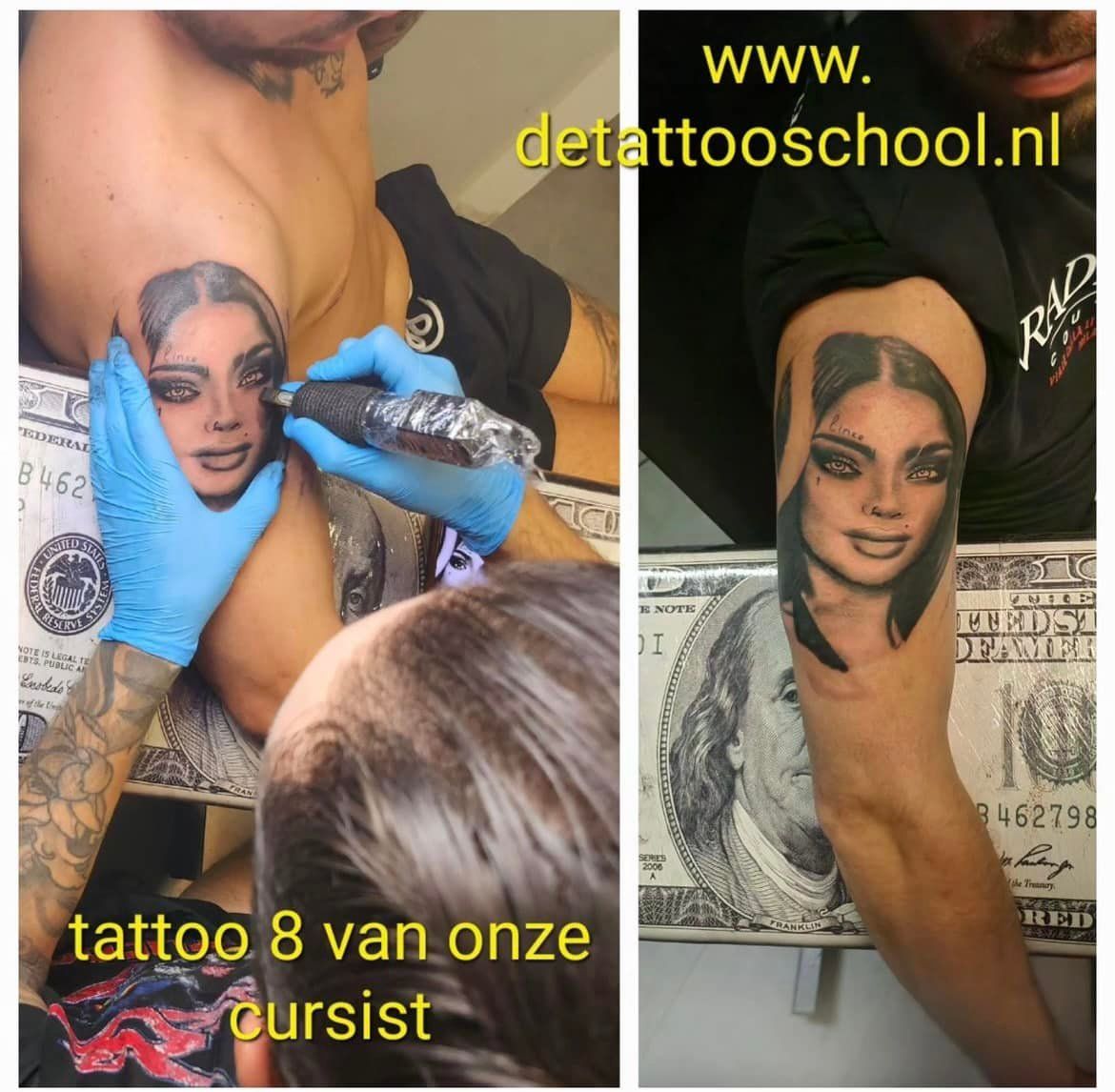 Een scherm met gesplitste weergave toont een tatoeëerder die bezig is met een portrettatoeage van iemands gezicht op de bovenarm van die persoon.