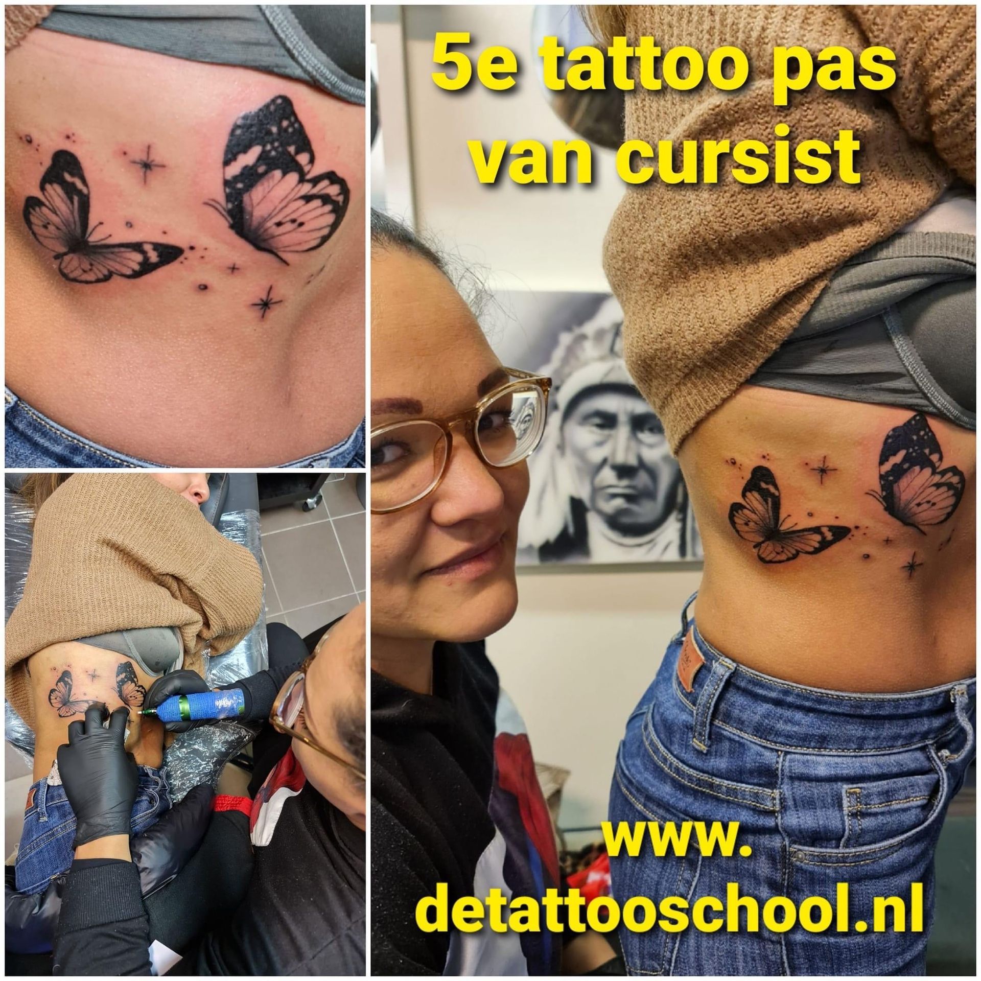 Een tatoeëerder werkt aan een vlindertattoo op de zij van een klant, met tekst die reclame maakt voor een Nederlandse tatoeëerschool.