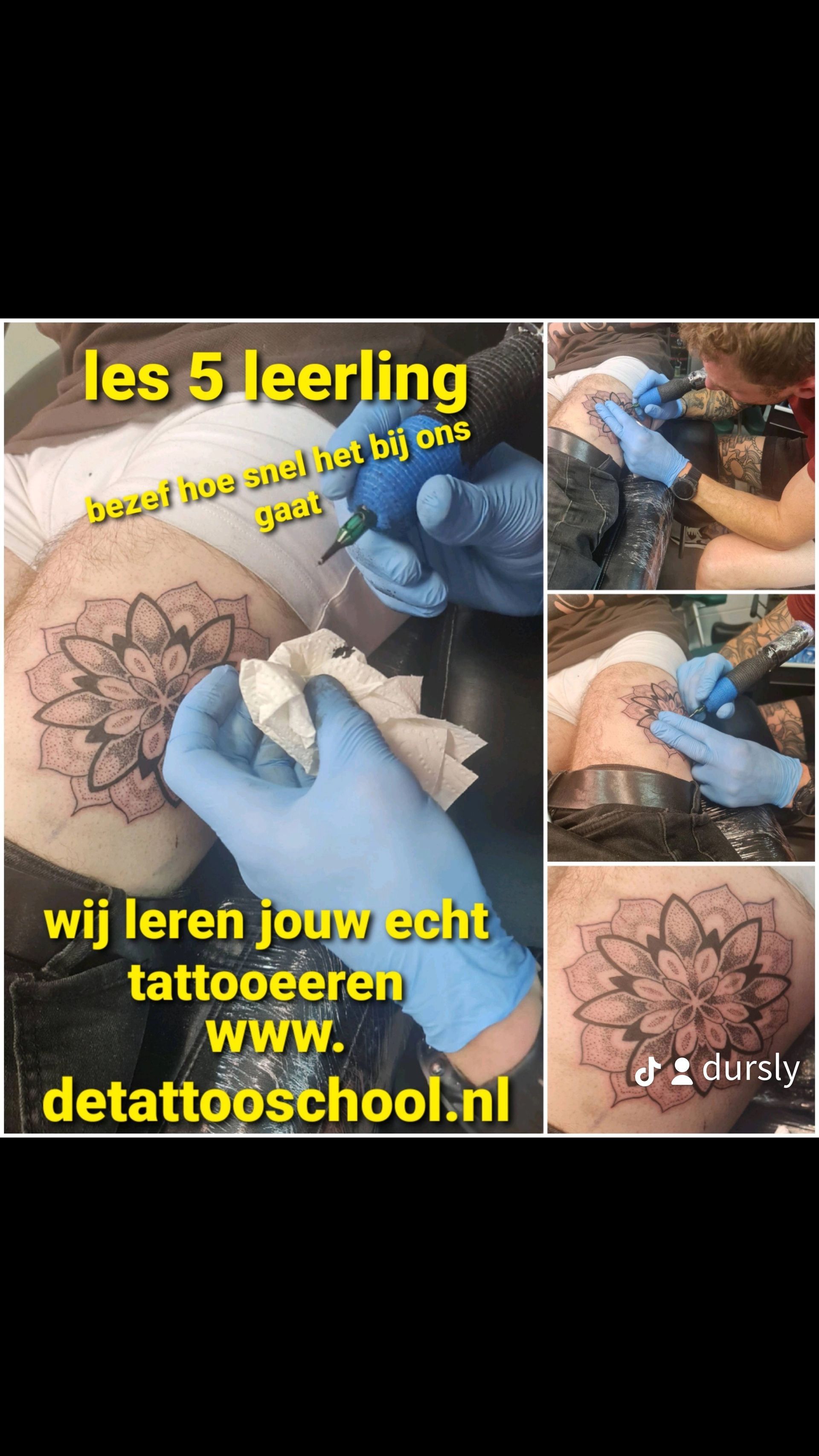 Een tatoeëerder met blauwe handschoenen tatoeert een mandala, ter promotie van de website van een Nederlandse tatoeëerschool.