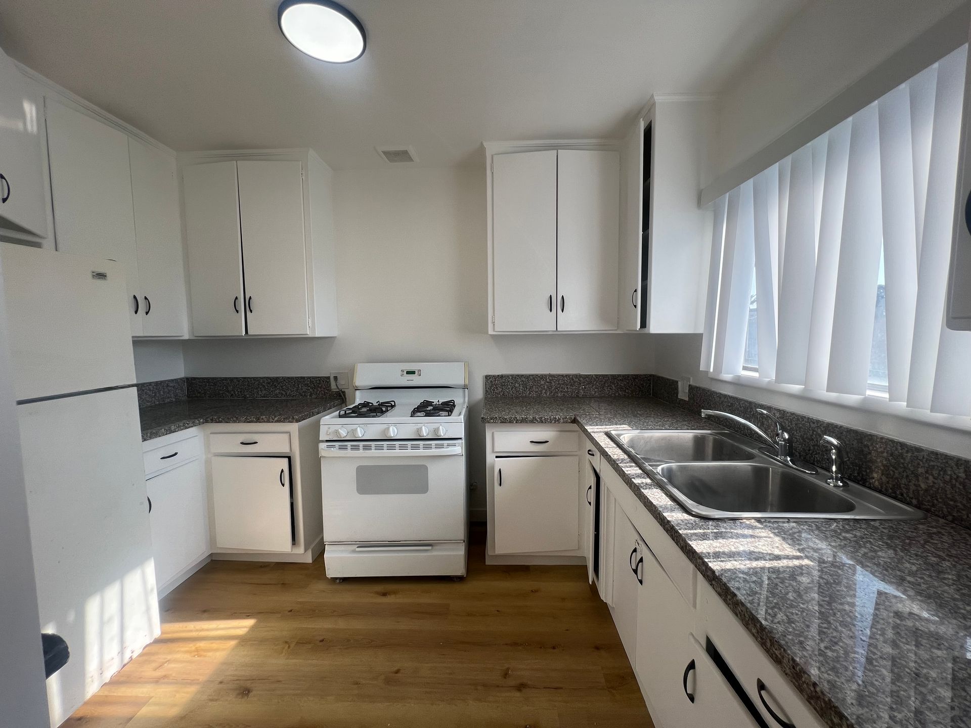 1207-1245 Menlo Ave
