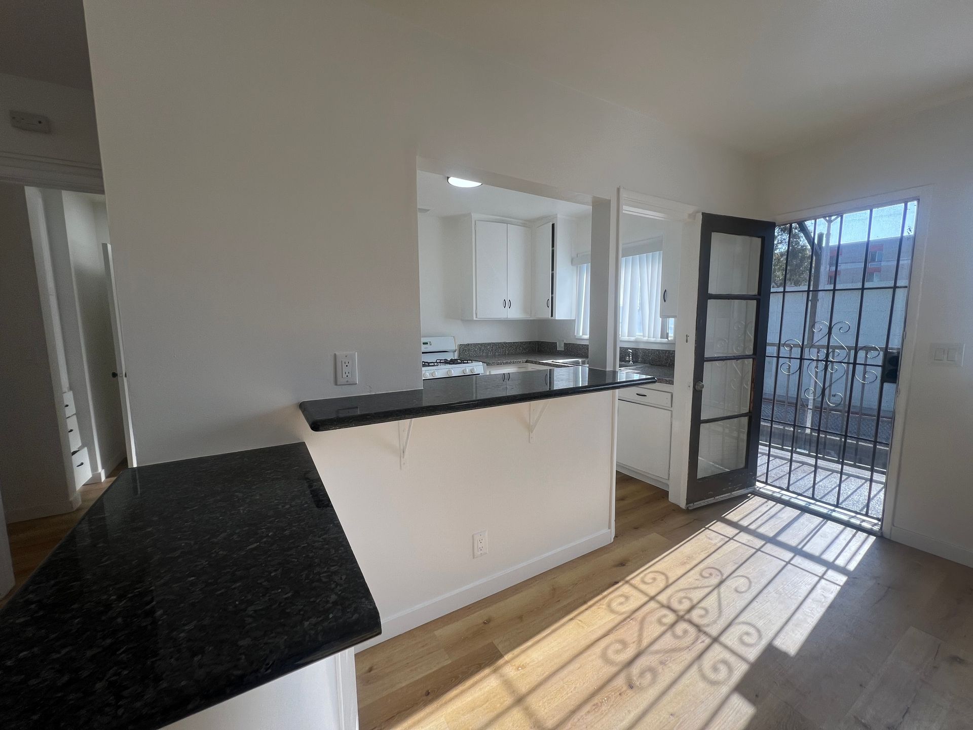1207-1245 Menlo Ave