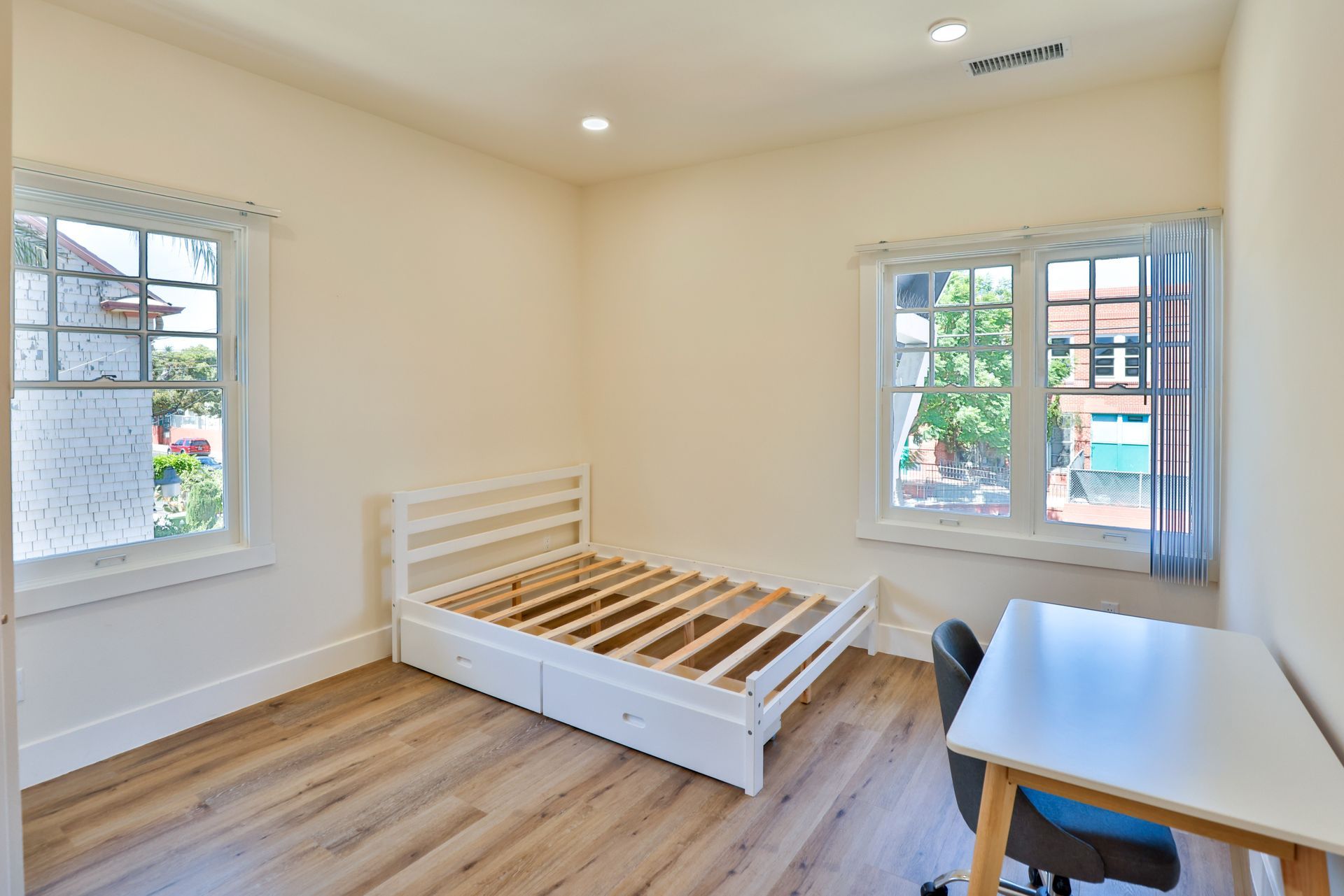 This image shows bedroon without foam in brown theme.